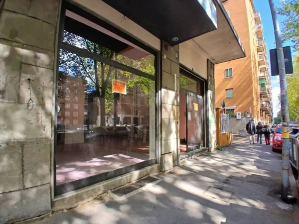 negozio in vendita a Bologna in zona Murri