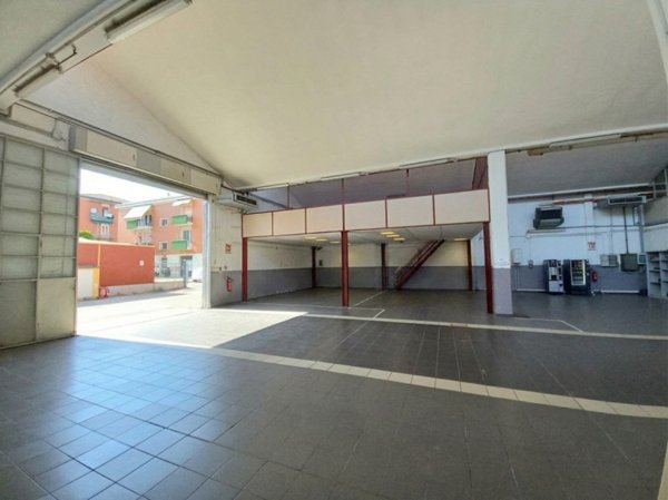 ufficio in vendita a Bologna in zona Corticella