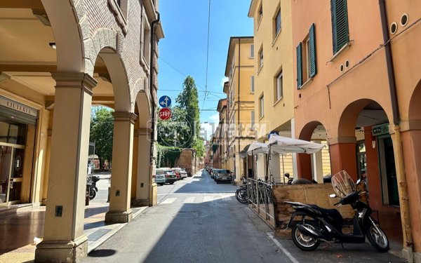negozio in vendita a Bologna in zona Santo Stefano