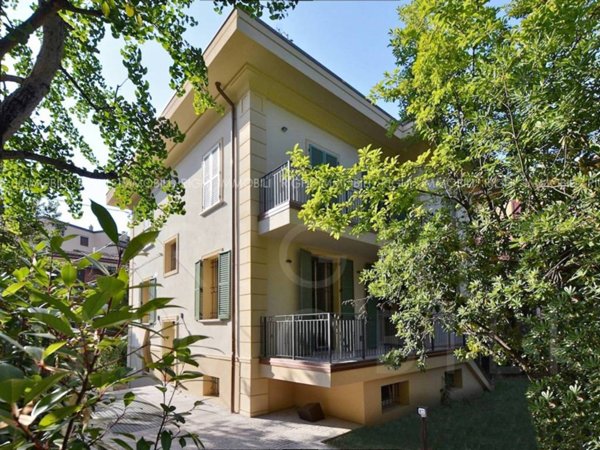 casa indipendente in vendita a Bologna in zona Santo Stefano