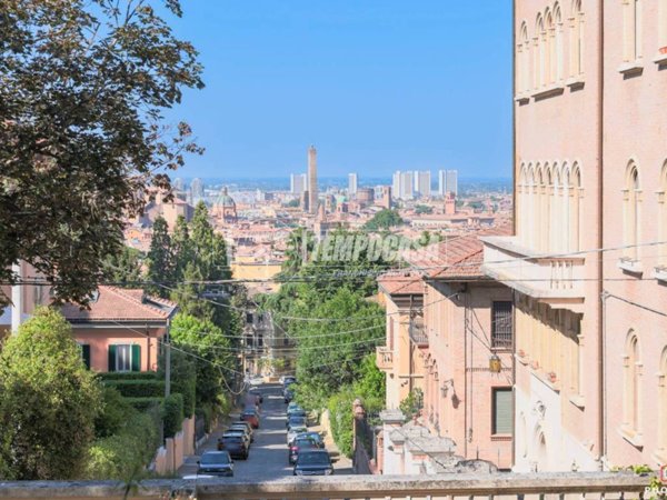 casa indipendente in vendita a Bologna in zona Santo Stefano