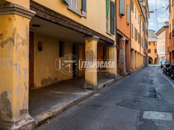 negozio in vendita a Bologna in zona Santo Stefano