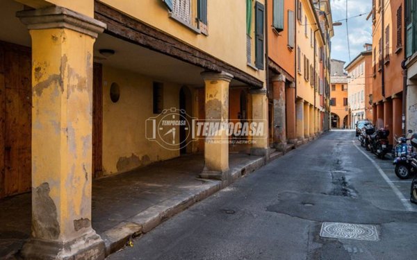negozio in vendita a Bologna in zona Santo Stefano