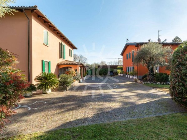 intera palazzina in vendita a Bologna in zona Savena