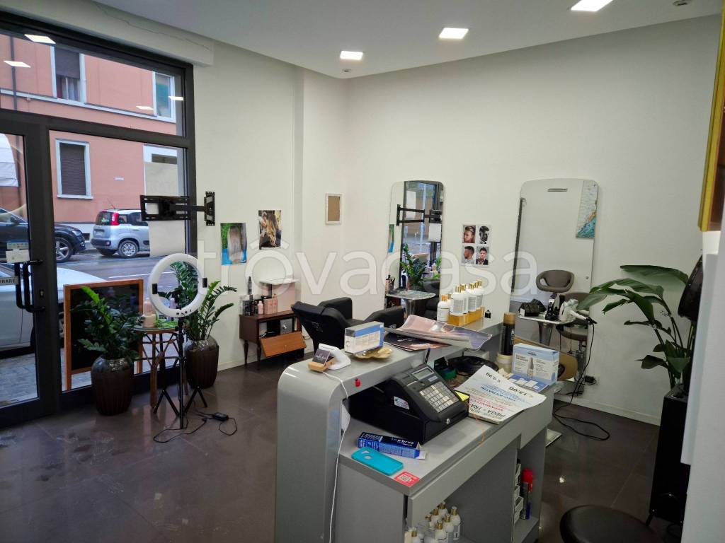 negozio in vendita a Bologna in zona Saffi