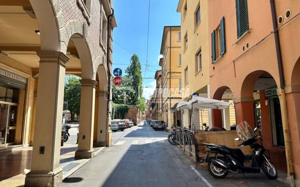 negozio in vendita a Bologna in zona Santo Stefano