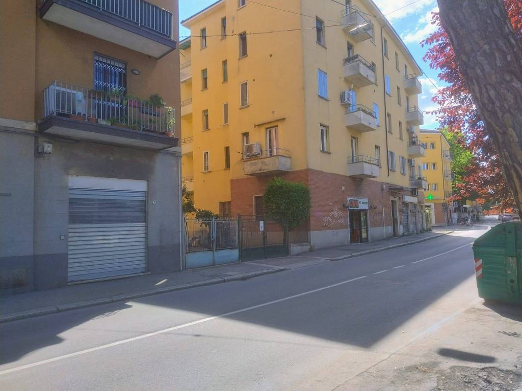 negozio in vendita a Bologna in zona Saragozza