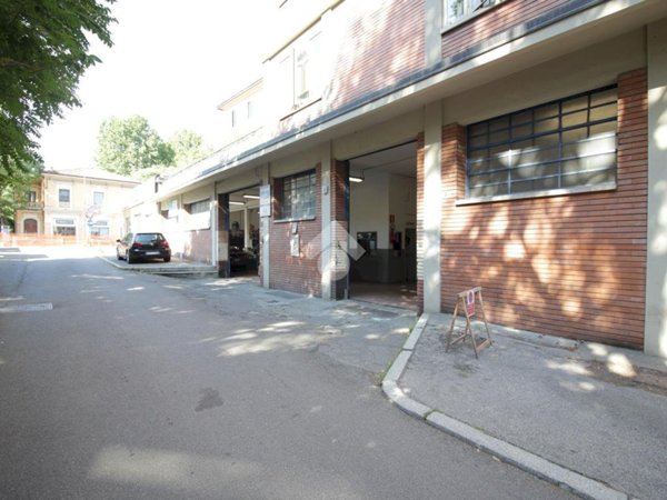 negozio in vendita a Bologna in zona Santa Viola