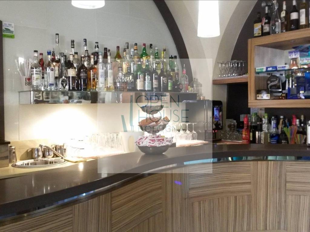 negozio in vendita a Bologna in zona Santo Stefano