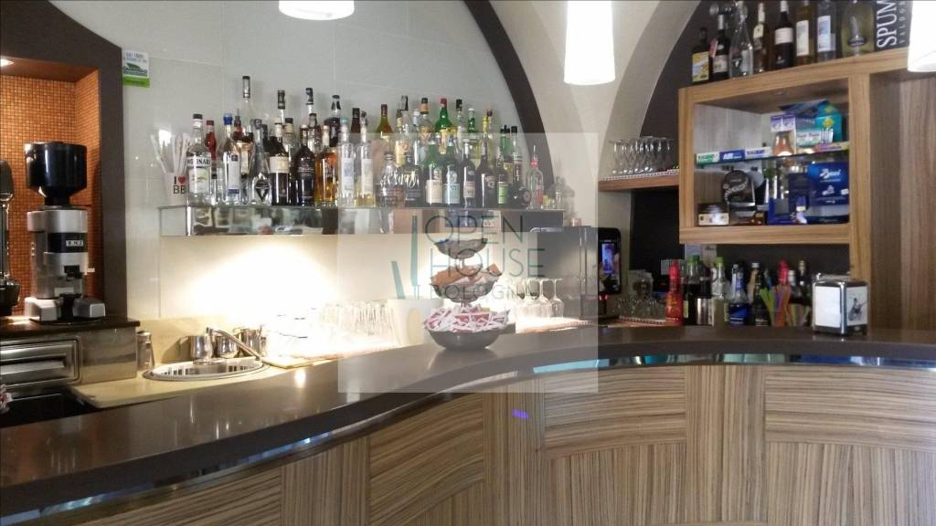 negozio in vendita a Bologna in zona Santo Stefano