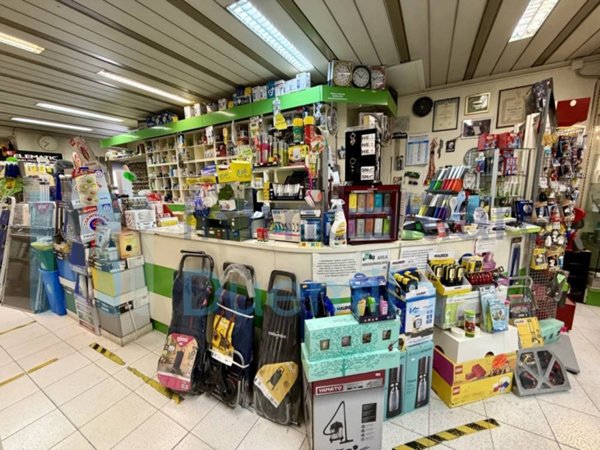 negozio in vendita a Bologna in zona Centro Storico