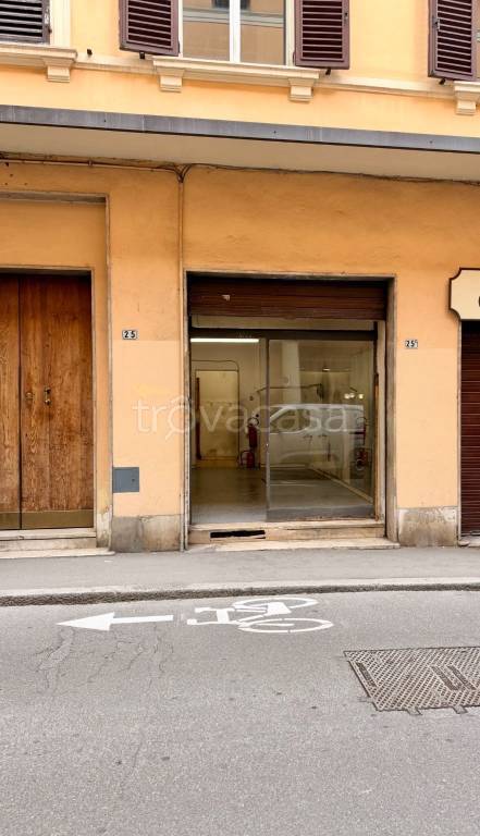 negozio in vendita a Bologna in zona Santo Stefano