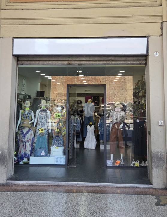 negozio in vendita a Bologna in zona San Vitale
