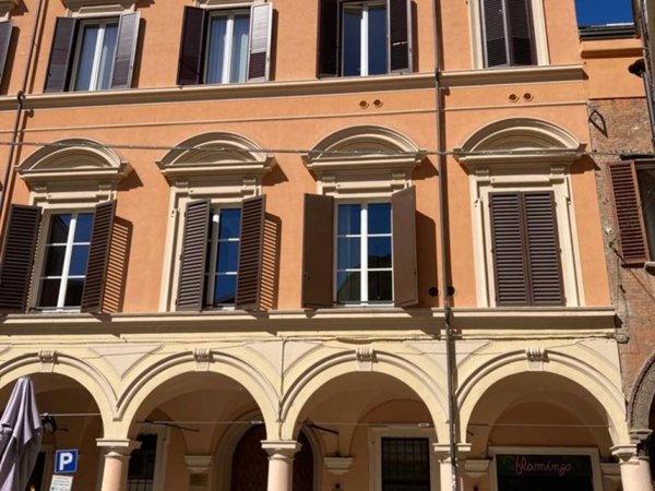ufficio in vendita a Bologna in zona Centro Storico