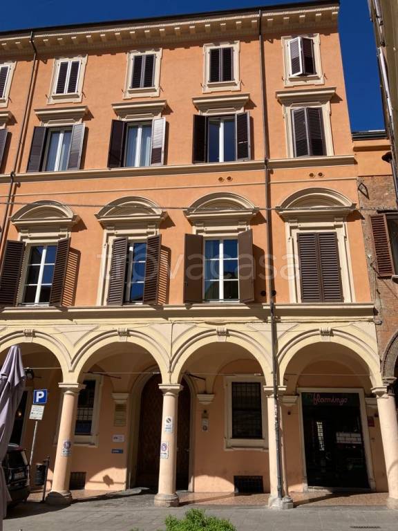 ufficio in vendita a Bologna in zona Centro Storico