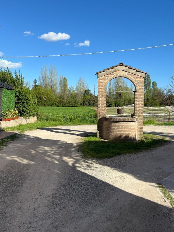 locale di sgombero in vendita a Bologna in zona Corticella