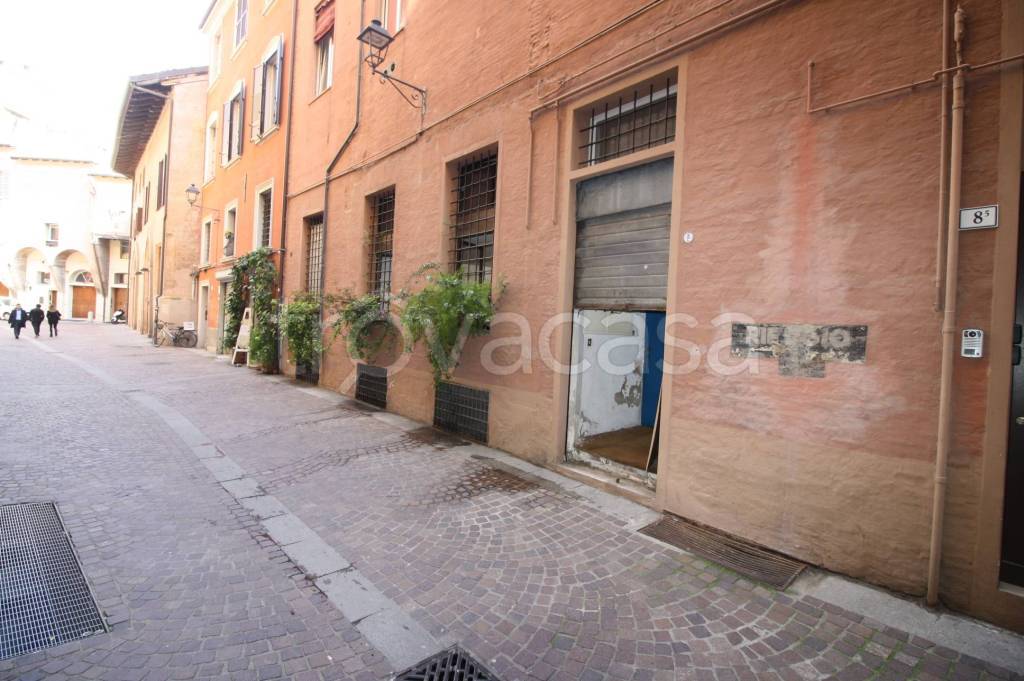 locale commerciale in vendita a Bologna in zona Centro Storico