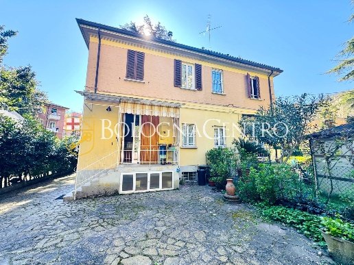 casa indipendente in vendita a Bologna in zona Santo Stefano