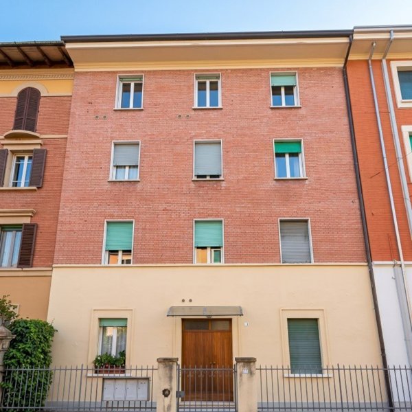 appartamento in vendita a Bologna in zona Andrea Costa