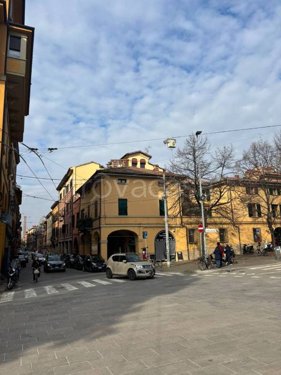 negozio in vendita a Bologna in zona Centro Storico