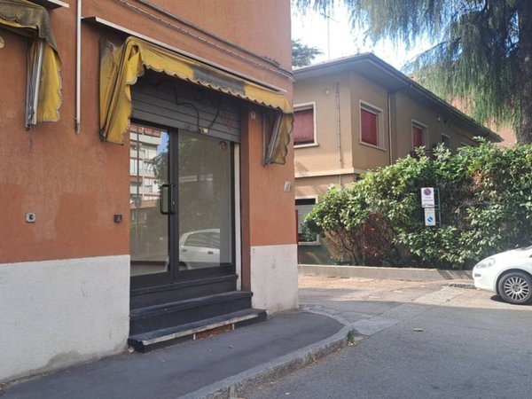 negozio in vendita a Bologna in zona Bolognina