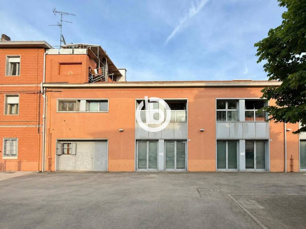ufficio in vendita a Bologna in zona Corticella