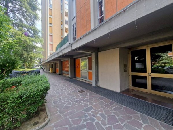 locale commerciale in vendita a Bologna in zona Savena