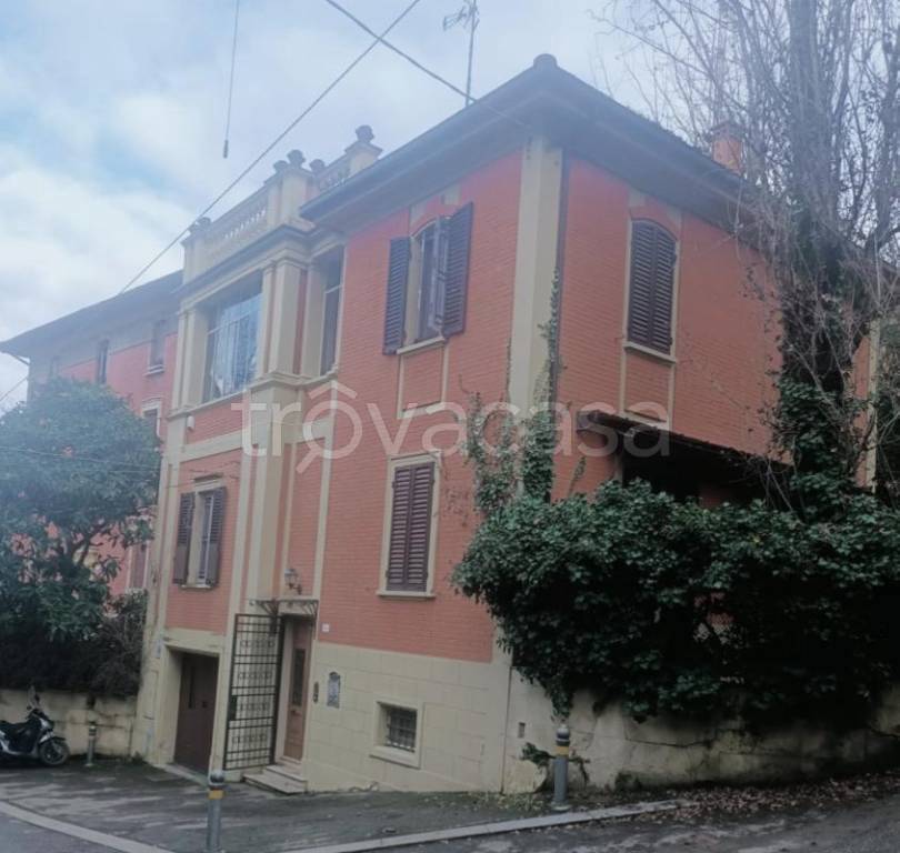 casa indipendente in vendita a Bologna in zona Saragozza