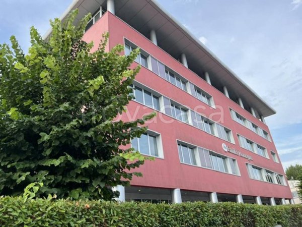 ufficio in vendita a Bologna in zona Corticella