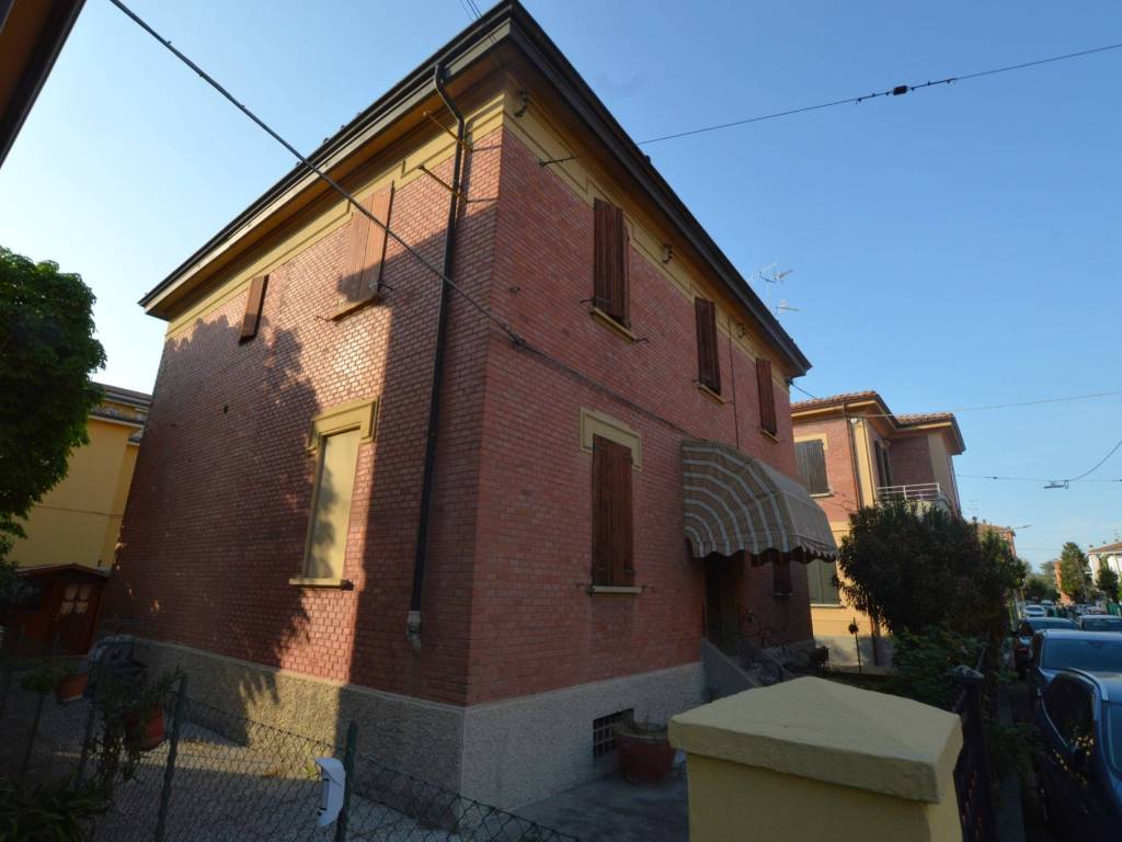 casa indipendente in vendita a Bologna in zona Borgo Panigale