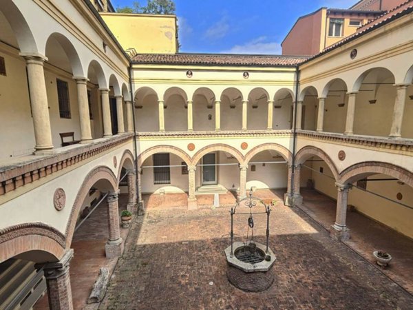 appartamento in vendita a Bologna in zona Centro Storico