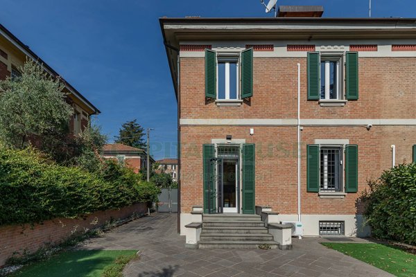 casa indipendente in vendita a Bologna in zona Saragozza