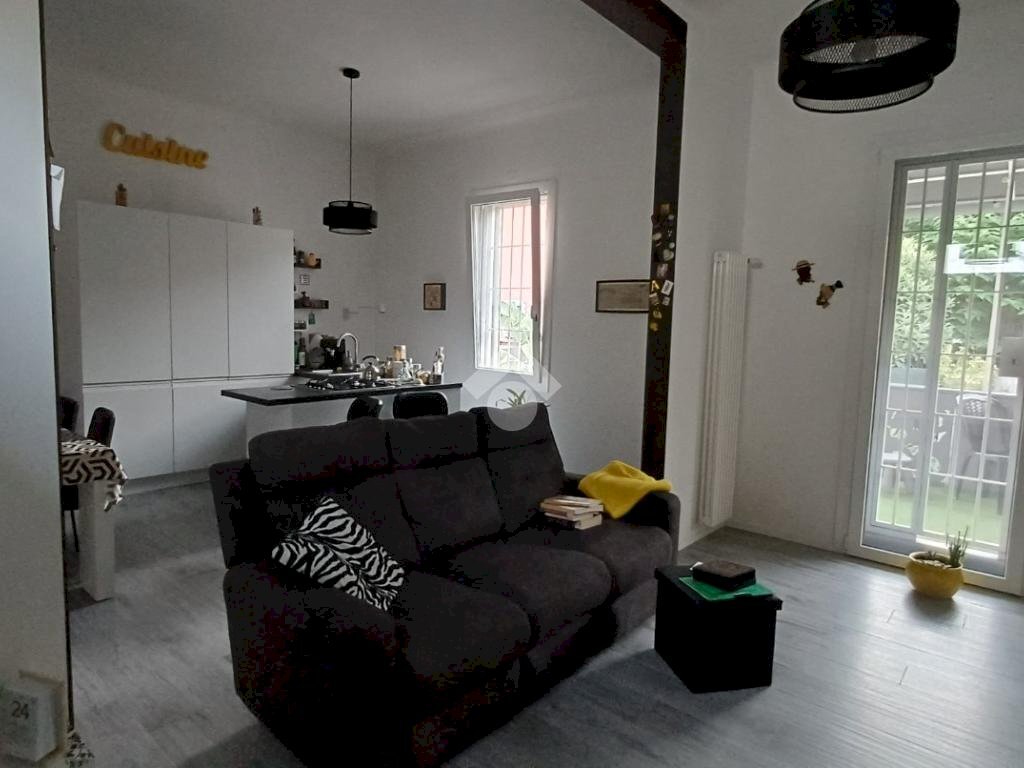 casa indipendente in vendita a Bologna in zona Mazzini
