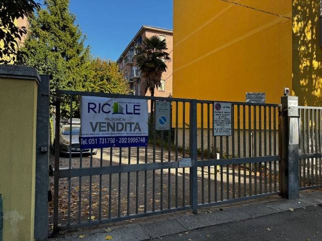 box auto in vendita a Bologna in zona Santa Viola