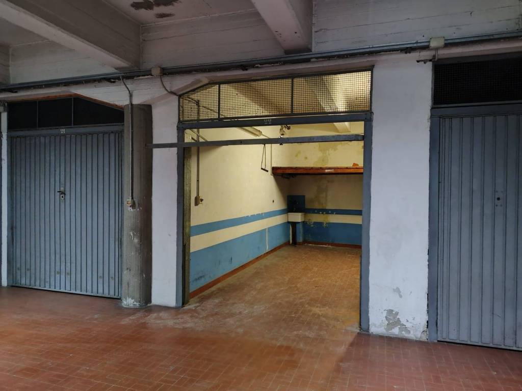box auto in vendita a Bologna in zona Saffi