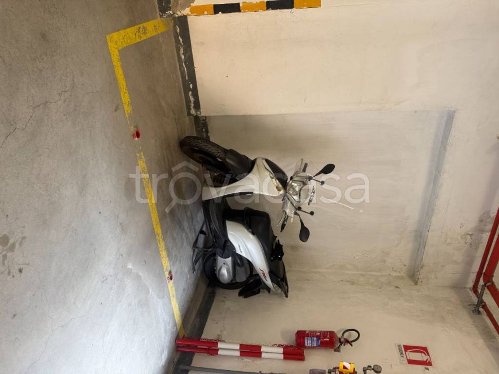 box auto in vendita a Bologna in zona Santo Stefano