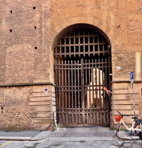 box auto in vendita a Bologna in zona Centro Storico
