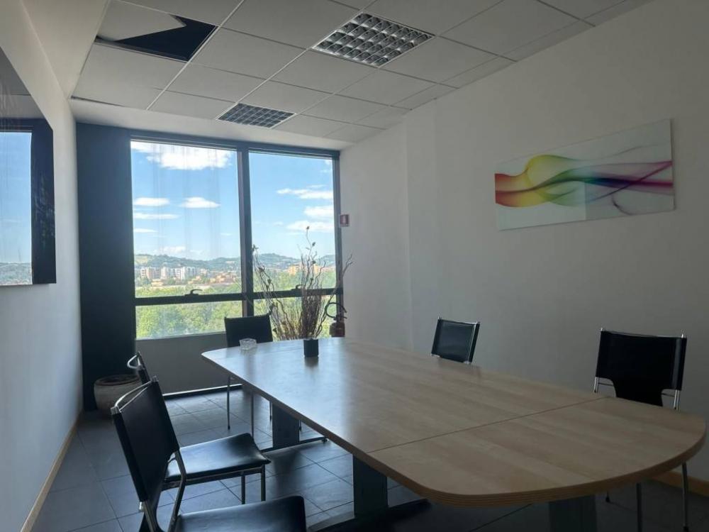ufficio in vendita a Bologna in zona San Vitale