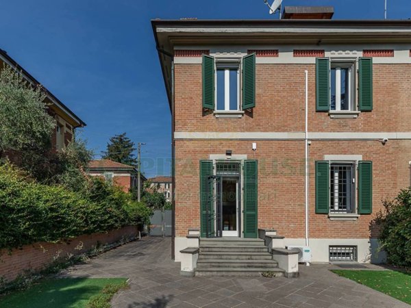casa indipendente in vendita a Bologna in zona Saragozza