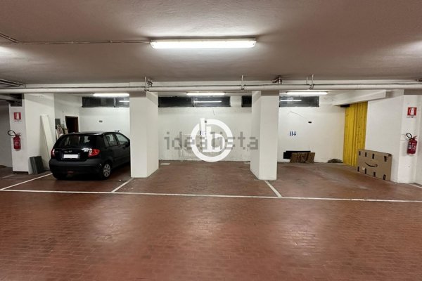 box auto in vendita a Bologna in zona Irnerio