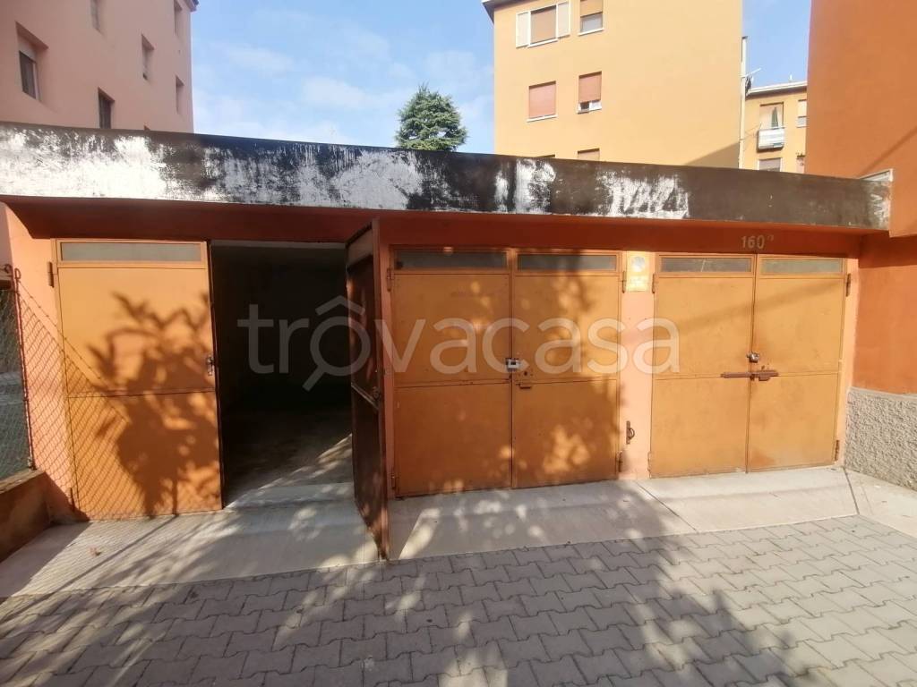 box auto in vendita a Bologna in zona San Donato
