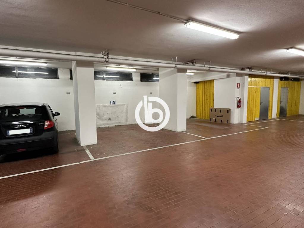 box auto in vendita a Bologna in zona Irnerio