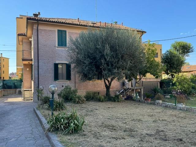 casa indipendente in vendita a Bologna in zona Saffi