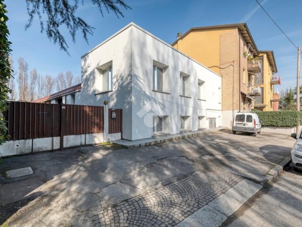 locale di sgombero in vendita a Bologna in zona Corticella
