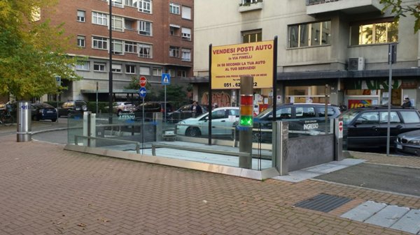 box auto in vendita a Bologna in zona San Vitale