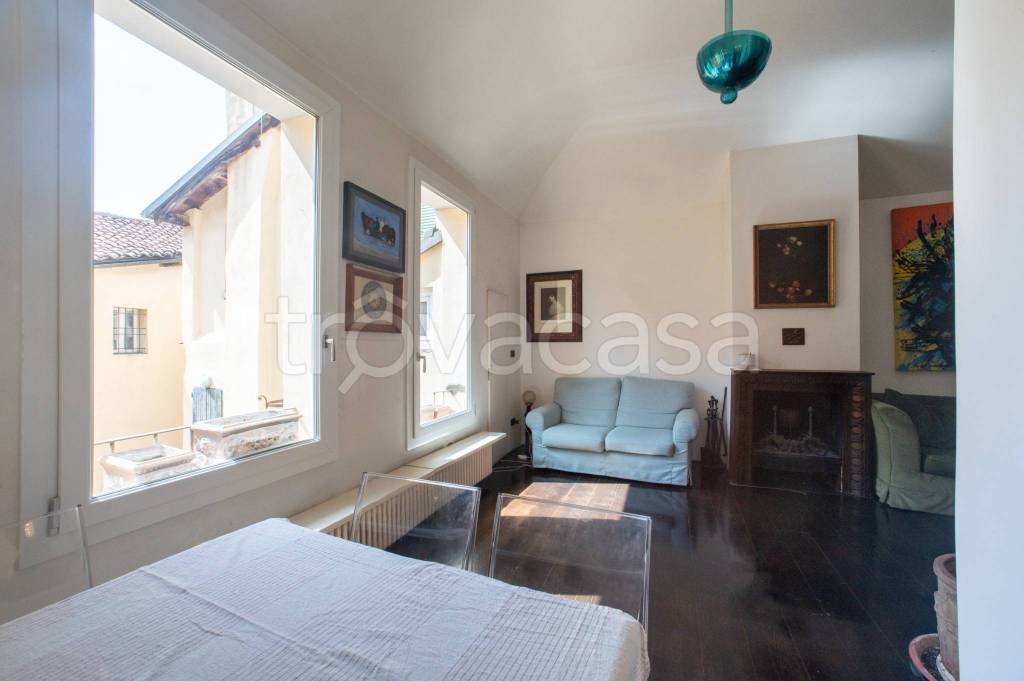 appartamento in vendita a Bologna in zona Santo Stefano