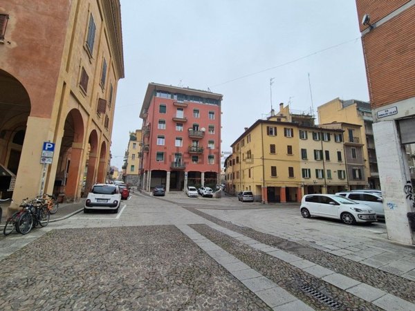 box auto in vendita a Bologna in zona Centro Storico