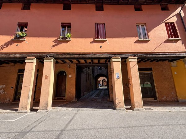 ufficio in vendita a Bologna in zona Centro Storico