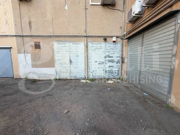 locale commerciale in vendita a Bologna