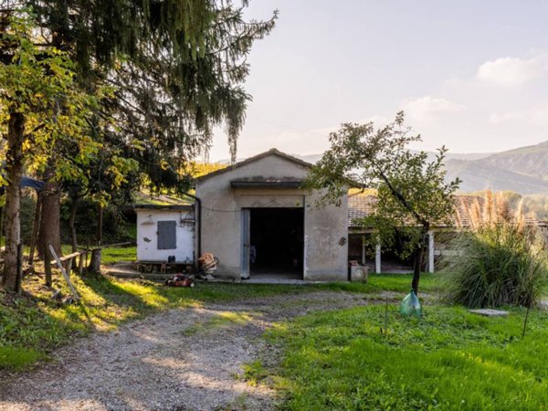 locale commerciale in vendita a Borgo Tossignano in zona Tossignano